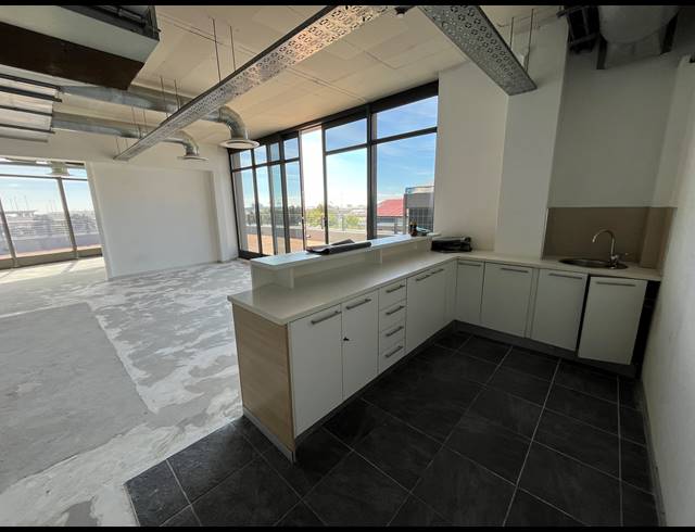 121M² OFFICE TO LET IN WOODSTOCK